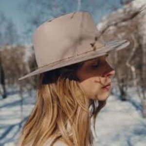 NWT beige Van Palma “Noe” felt fedora hat, size M